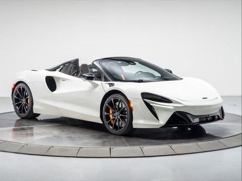 Used 2025 McLaren Artura Spider image 7