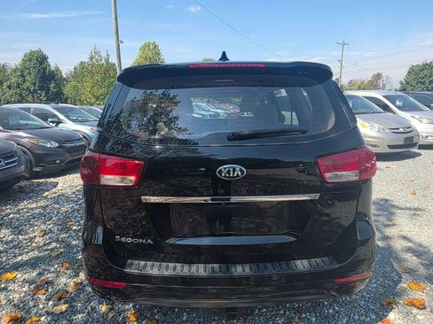 Used 2016 Kia Sedona L image 6