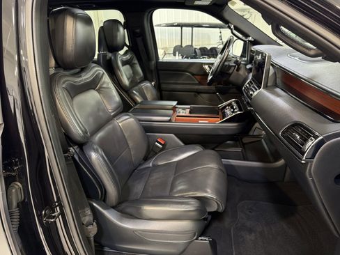 Used 2023 Lincoln Navigator Reserve AWD/4WD image 30