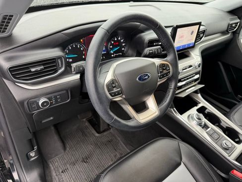 Certified 2022 Ford Explorer XLT w/ Equipment Group 202A image 23
