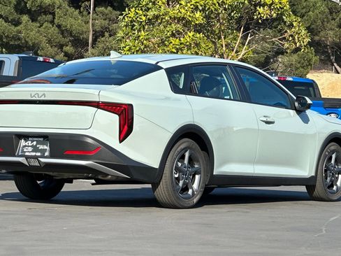 New 2026 Kia K4 LXS image 4