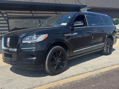 Used 2022 Lincoln Navigator L Reserve RWD image 3