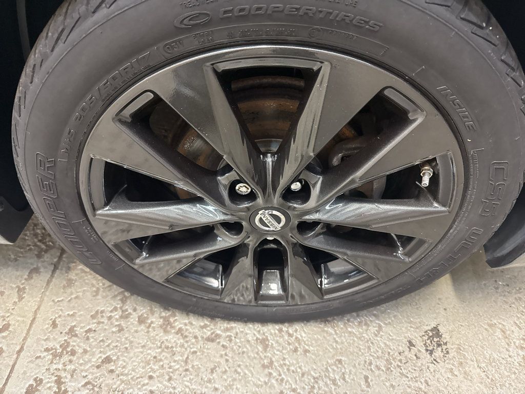 Used 2016 Nissan Sentra SR FWD image 34