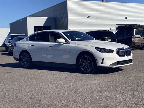 Certified 2024 BMW i5 eDrive40i w/ Premium Package image 5