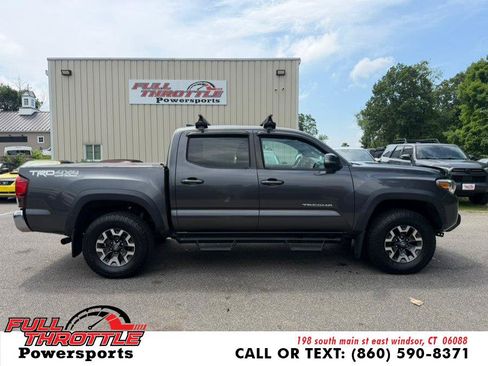 Used 2019 Toyota Tacoma TRD Off-Road AWD/4WD image 11