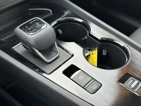 Certified 2025 Nissan Rogue SL w/ Tech Package FWD image 32