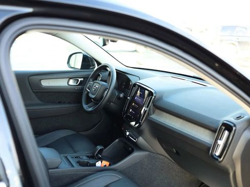 Used 2025 Volvo XC40 B5 Core image 50