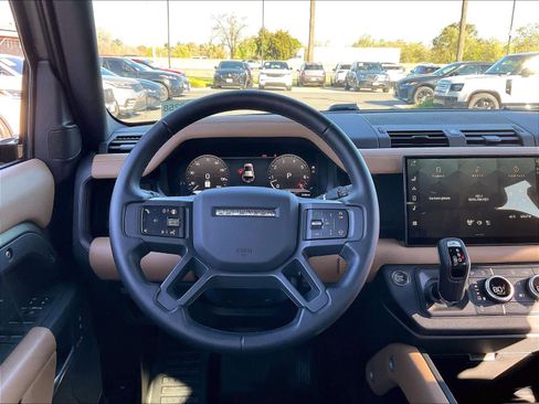 Used 2025 Land Rover Defender 110 X-Dynamic SE image 7