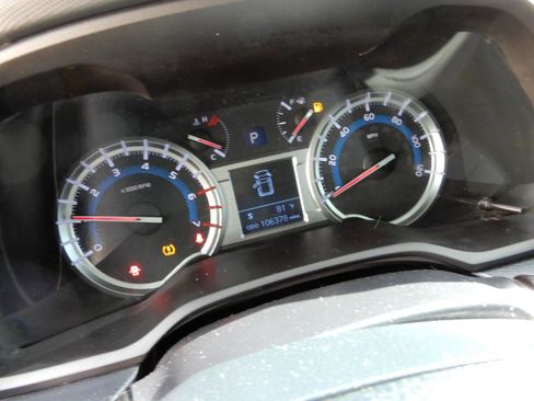 Used 2018 Toyota 4Runner SR5 AWD/4WD image 18