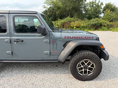 Used 2025 Jeep Wrangler Unlimited Rubicon w/ Convenience Group AWD/4WD image 20