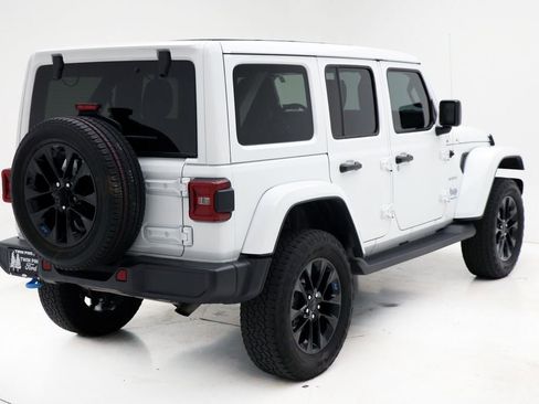 Used 2023 Jeep Wrangler Unlimited Sahara w/ Cold Weather Group image 9