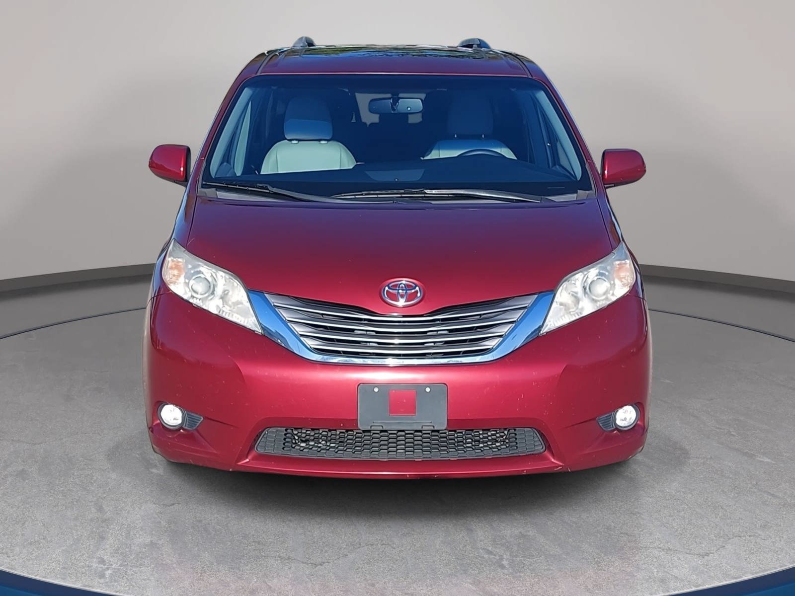 Used 2016 Toyota Sienna XLE Premium FWD image 2