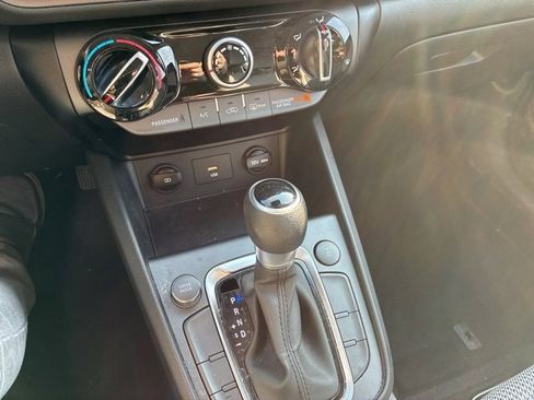 Used 2022 Hyundai Kona SE image 14