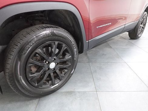 Used 2019 Jeep Cherokee Latitude Plus w/ Cold Weather Group image 30
