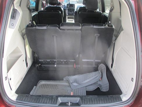 Used 2017 Dodge Grand Caravan SXT image 13
