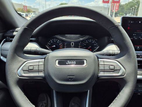 Used 2025 Jeep Compass Limited AWD/4WD image 19