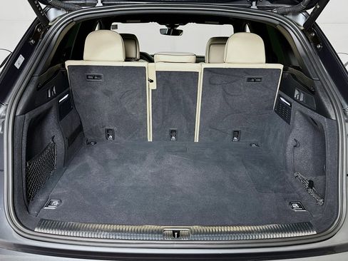 Used 2024 Audi Q5 e Premium Plus w/ Premium Plus Package image 26