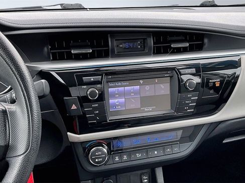 Used 2015 Toyota Corolla LE image 6