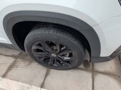 Certified 2022 Volkswagen Taos SE w/ Panoramic Sunroof Package image 8