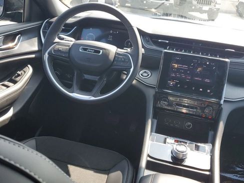 New 2025 Jeep Grand Cherokee L Altitude image 13