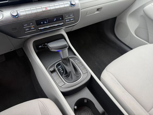 Used 2025 Hyundai Kona SEL image 41