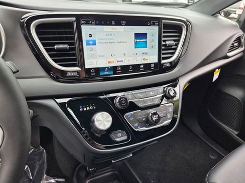 New 2026 Chrysler Voyager LX image 22