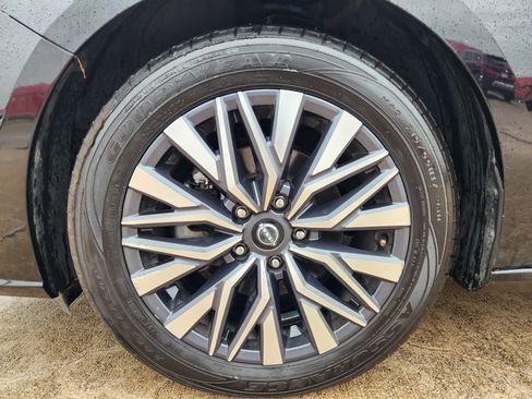 Used 2024 Nissan Altima 2.5 SV image 11