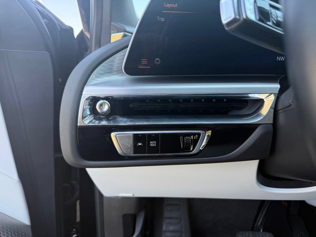 Certified 2024 Cadillac Lyriq Luxury AWD/4WD image 19