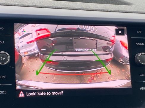 Certified 2024 Volkswagen Taos SE w/ Panoramic Sunroof Package image 14