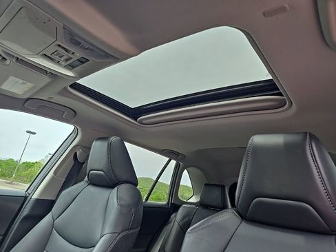 Used 2023 Toyota RAV4 XLE Premium image 17