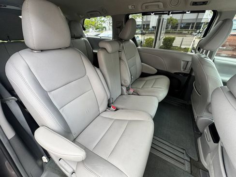 Used 2017 Toyota Sienna XLE w/ XLE Navigation Package FWD image 27