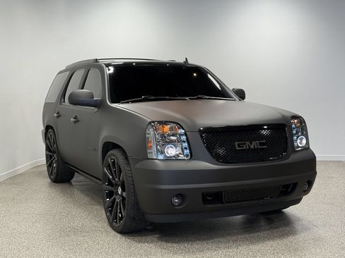 Used 2013 GMC Yukon Denali AWD/4WD image 3