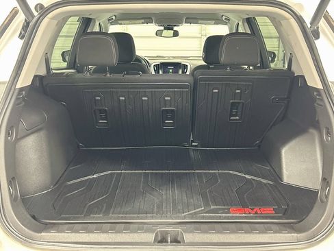 Used 2022 GMC Terrain SLE w/ Driver Convenience Package FWD image 23