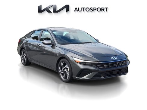 Used 2025 Hyundai Elantra SEL FWD image 3