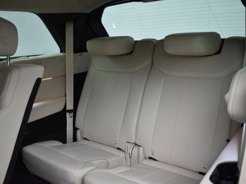 Used 2023 Land Rover Range Rover Long Wheelbase SE image 10