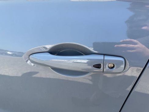 Used 2023 Nissan Kicks SV FWD image 7