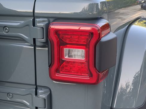 Used 2025 Jeep Wrangler Unlimited Sahara AWD/4WD image 45