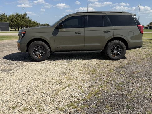 Used 2025 Ford Expedition Tremor AWD/4WD image 13