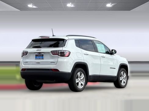Used 2022 Jeep Compass Latitude AWD/4WD image 9