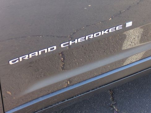 New 2025 Jeep Grand Cherokee Laredo image 24