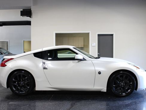 Used 2015 Nissan 370Z Coupe w/ Aerodynamics Package RWD image 2