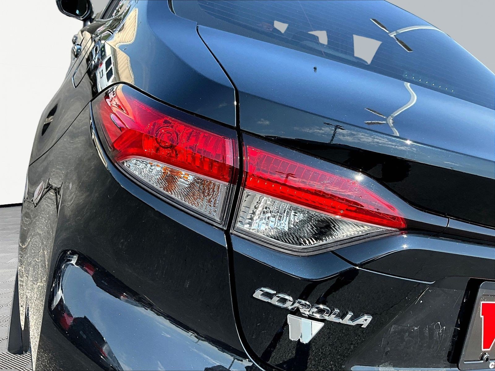 Used 2025 Toyota Corolla LE FWD image 23