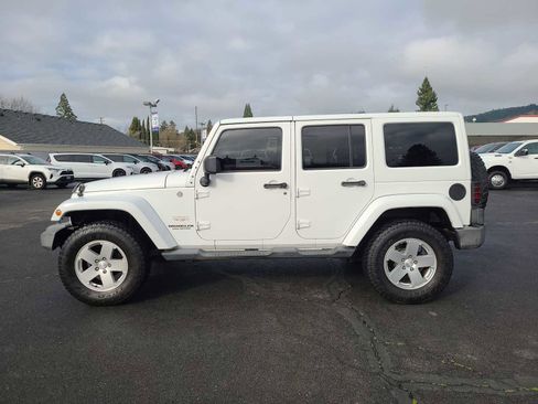Used 2012 Jeep Wrangler Unlimited Sahara w/ Connectivity Group image 11