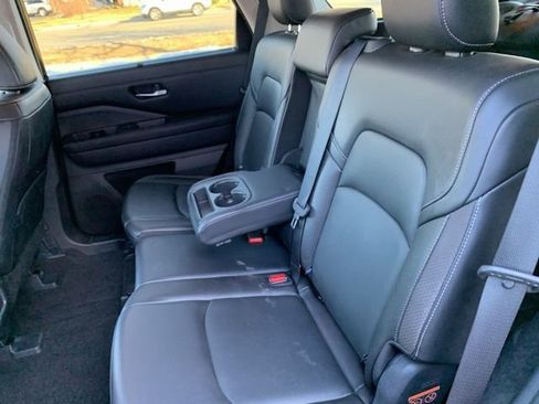 Used 2023 Nissan Pathfinder SL image 29