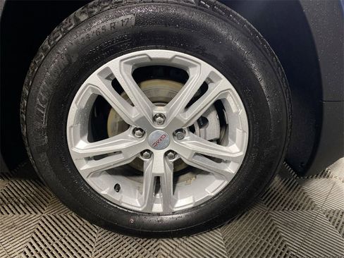 Used 2024 GMC Terrain SLE w/ Driver Convenience Package image 10