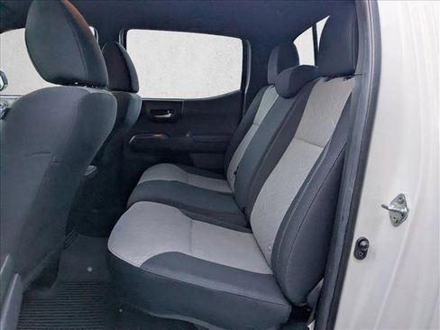 Certified 2022 Toyota Tacoma TRD Off-Road image 18