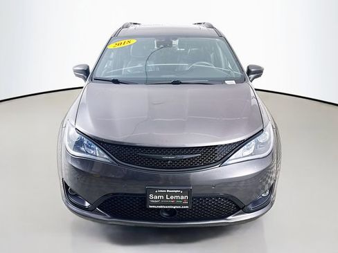 Used 2018 Chrysler Pacifica Touring-L Plus w/ Advanced Safetytec Group image 2
