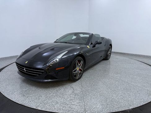 Used 2017 Ferrari California T image 30