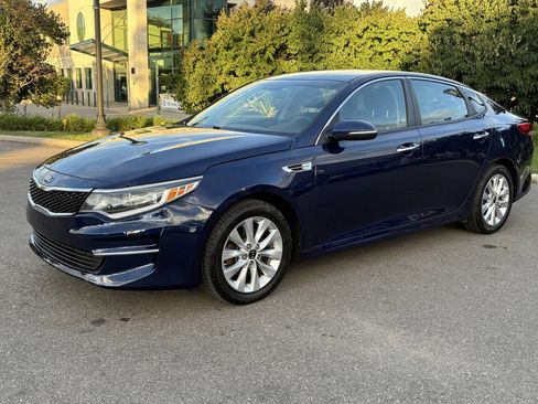 Used 2018 Kia Optima LX w/ 17" Alloy Wheels Package image 1