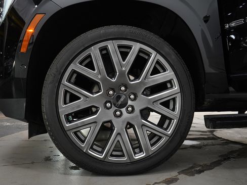 Used 2025 GMC Yukon Denali Ultimate AWD/4WD image 34